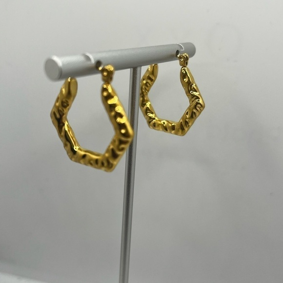 Mid Gold Hoop  earrings - Picture 6 of 7